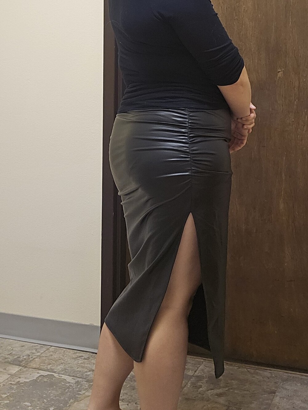 Halara Black High Waisted Tummy Control Ruched Curve Hem Skirt - Picture 12 of 13